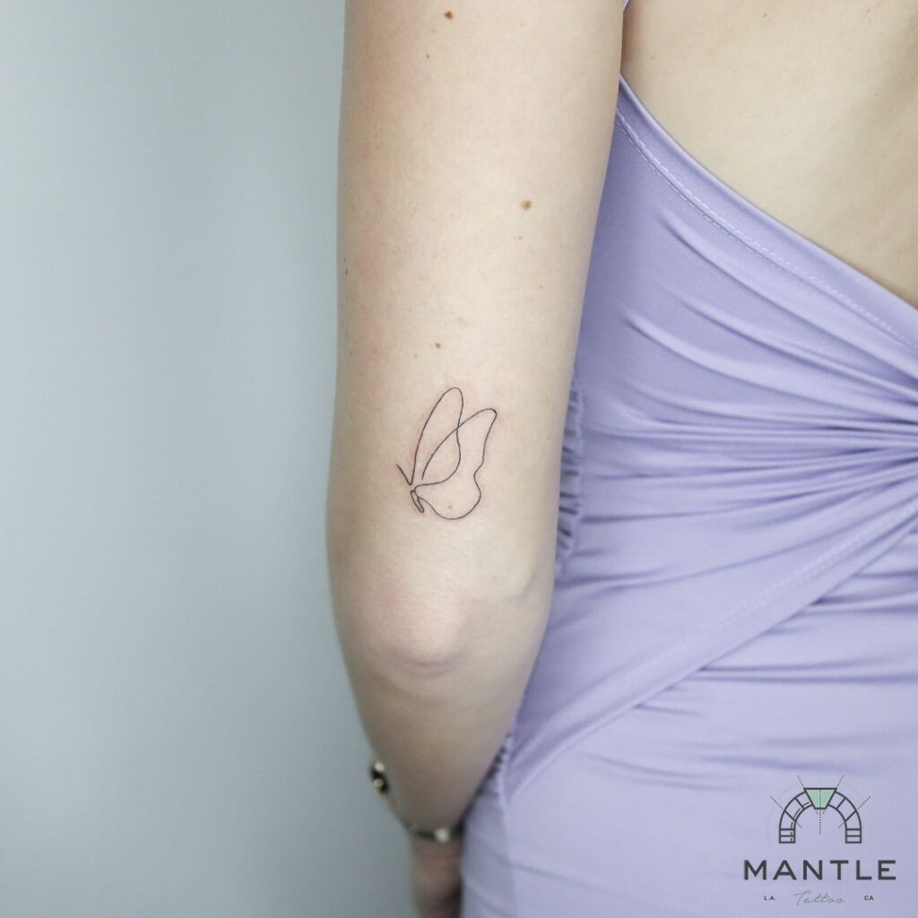 Kissing angels tattoo located on Aron Piper's tricep, image size:1024x1024